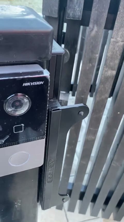 Hikvision intercom on the gate