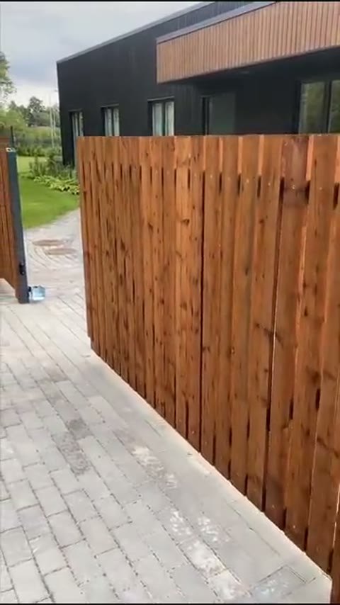 Puitaed ja värav