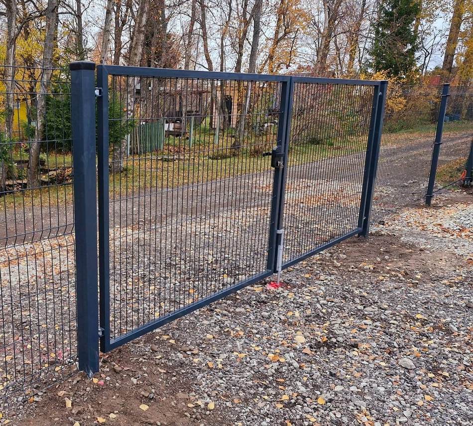 Graphite swing gates
