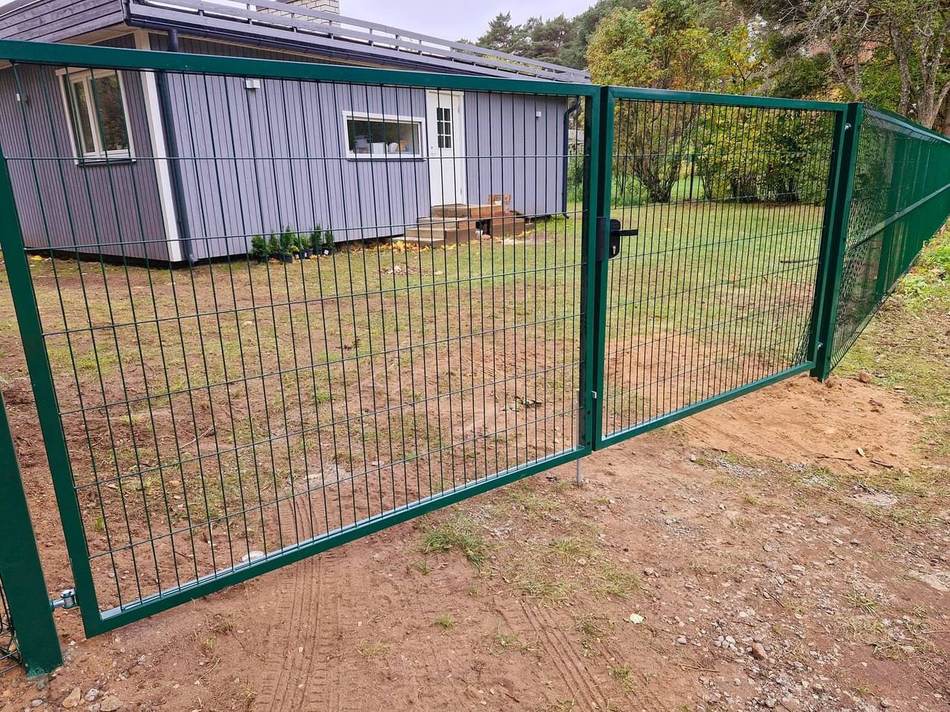 Swing gates from welded panels