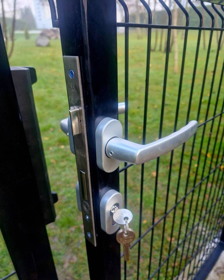 Gate lock and handle